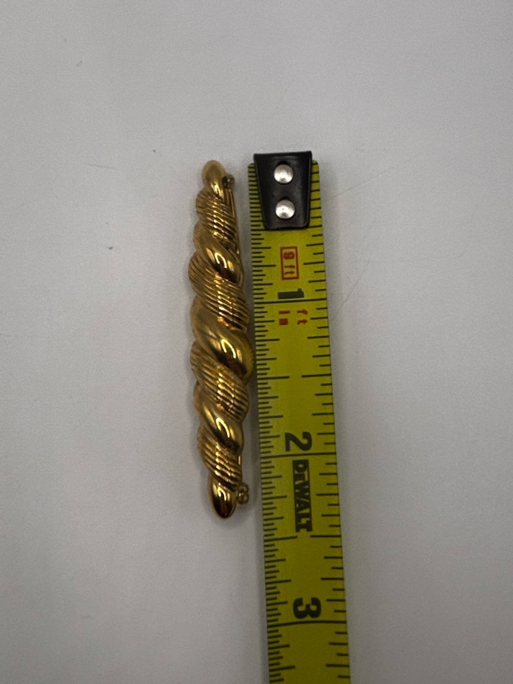 Vintage Gold-Tone Twisted Rope Bar Brooch - Picture 10 of 10